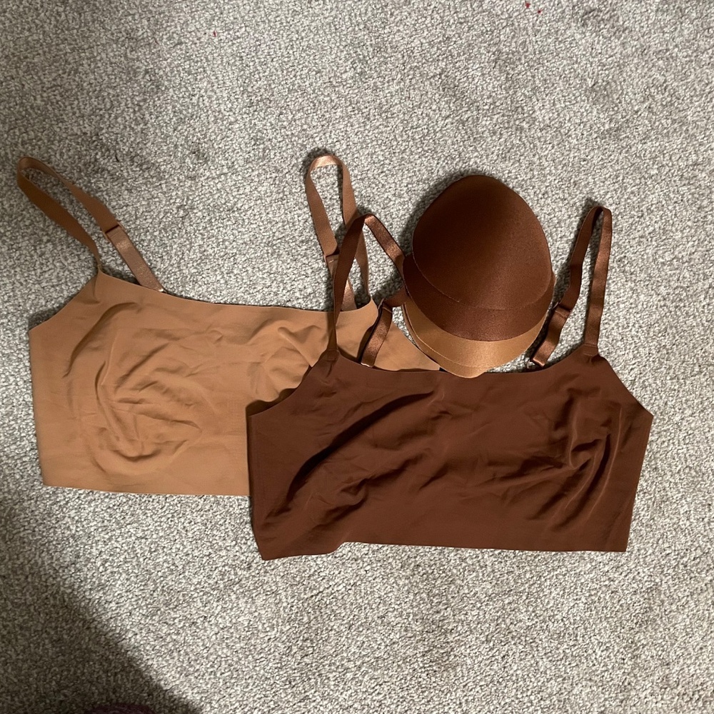 True & Co lot of 2 brown tan scoop neck adjustable spaghetti strap cami bra M - Picture 2 of 3